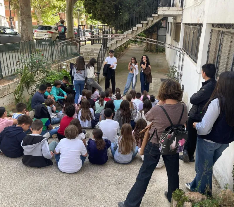 Merienda solidaria con niños en Requena para Manos Unidas