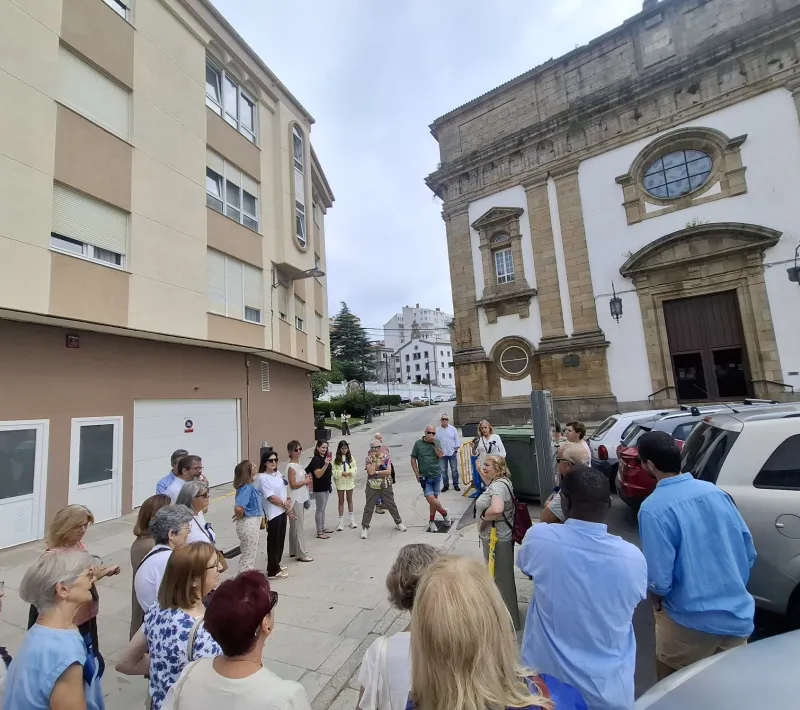 Grupo de asistentes en la Iglesia de San Francisco.