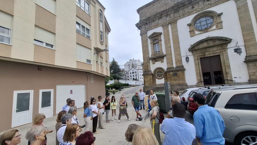 Grupo de asistentes en la Iglesia de San Francisco.