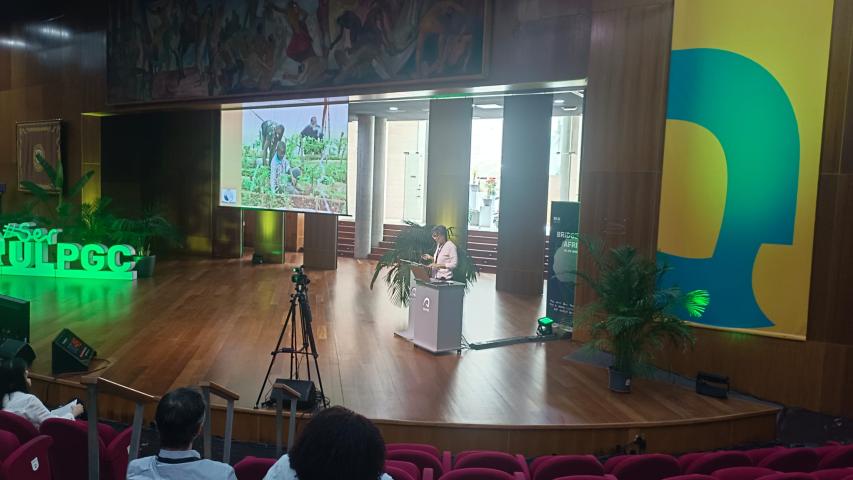 Momento de una ponencia de Manos Unidas Las Palmas.