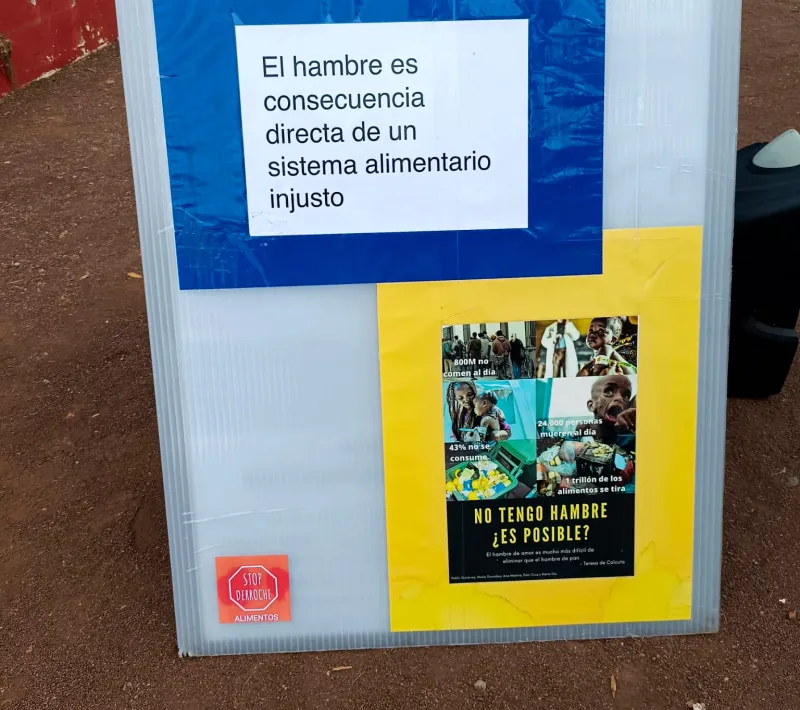 Exposición temática en centro educativo.