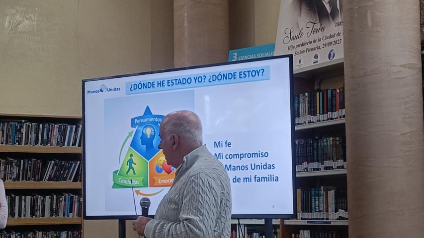 Momento de una ponencia de Manos Unidas Las Palmas.