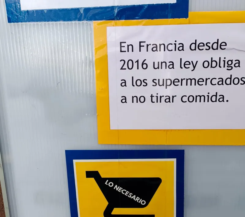 Exposición temática en centro educativo.