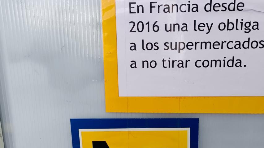 Exposición temática en centro educativo.