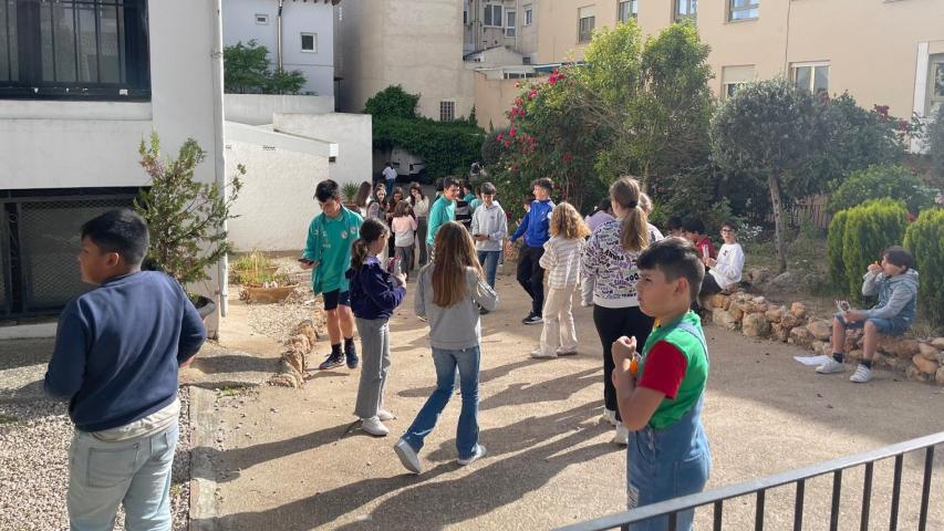 Merienda solidaria con niños en Requena para Manos Unidas