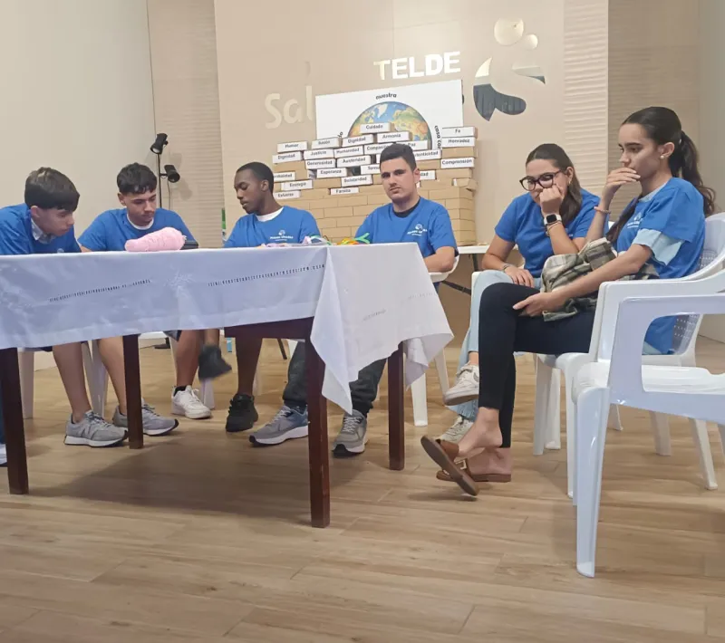 Momento de la obra de teatro de las V Jornadas por un Mundo Mejor celebradas en Telde, Gran Canaria.
