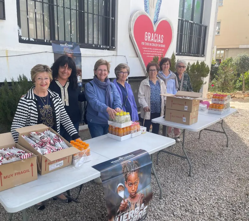 Merienda solidaria con niños en Requena para Manos Unidas
