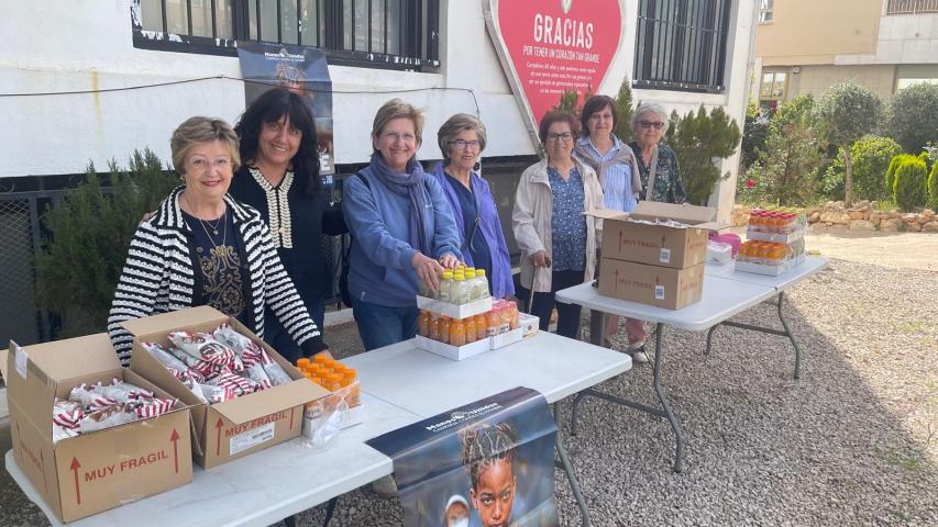 Merienda solidaria con niños en Requena para Manos Unidas