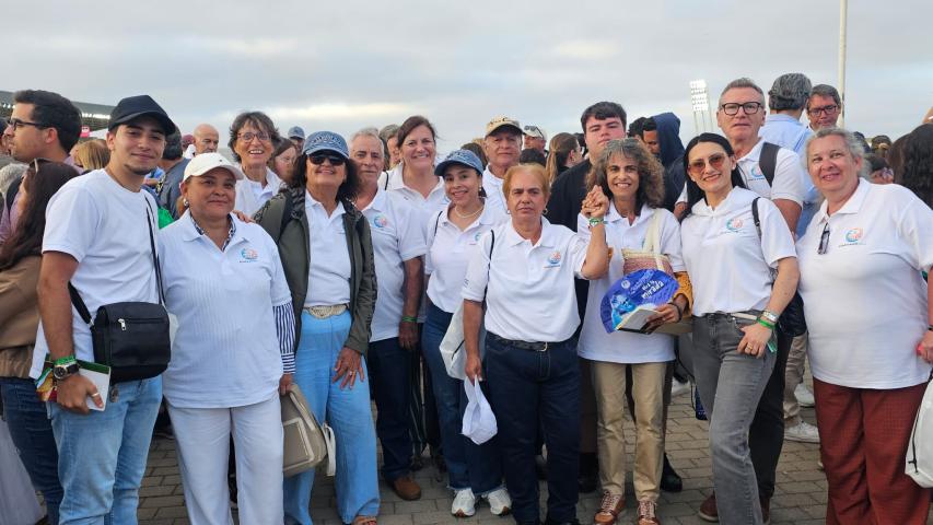 Grupo de voluntarios y miembros de Manos Unidas Las Palmas al finalizar la Eucaristía.