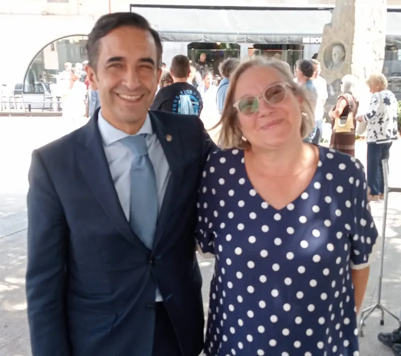 D. José Manuel Rey Varela, Alcalde de Ferrol, con la secretaria de Manos Unidas Mondoñedo-Ferrol