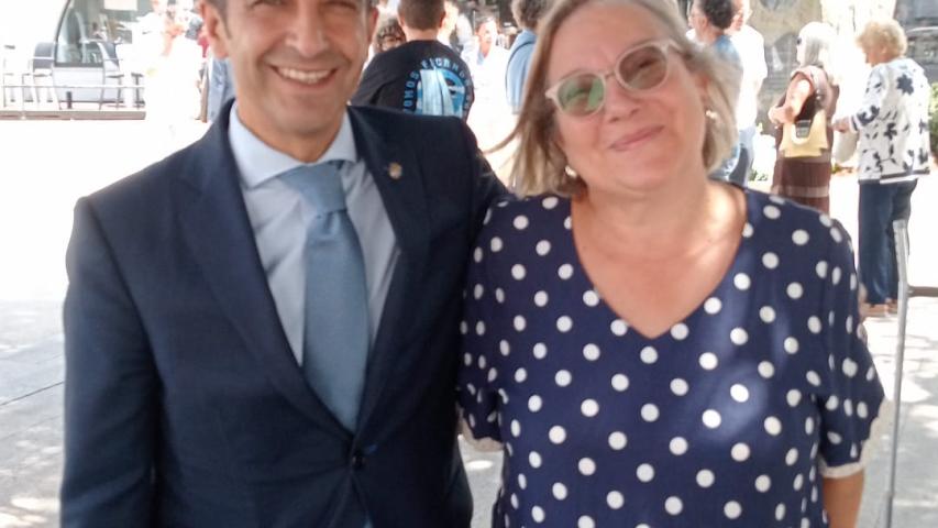 D. José Manuel Rey Varela, Alcalde de Ferrol, con la secretaria de Manos Unidas Mondoñedo-Ferrol
