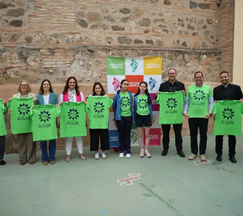 Representantes de Manos Unidas y dl colegio Santiago el Mayor