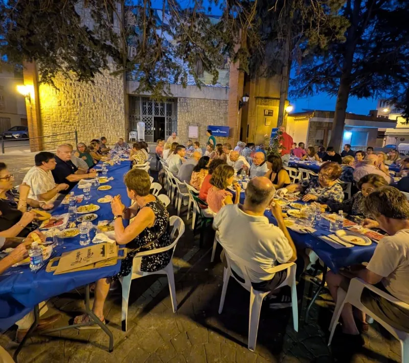 cena solidaria en Requena San Antonio de Requena a favor de Manos Unidas
