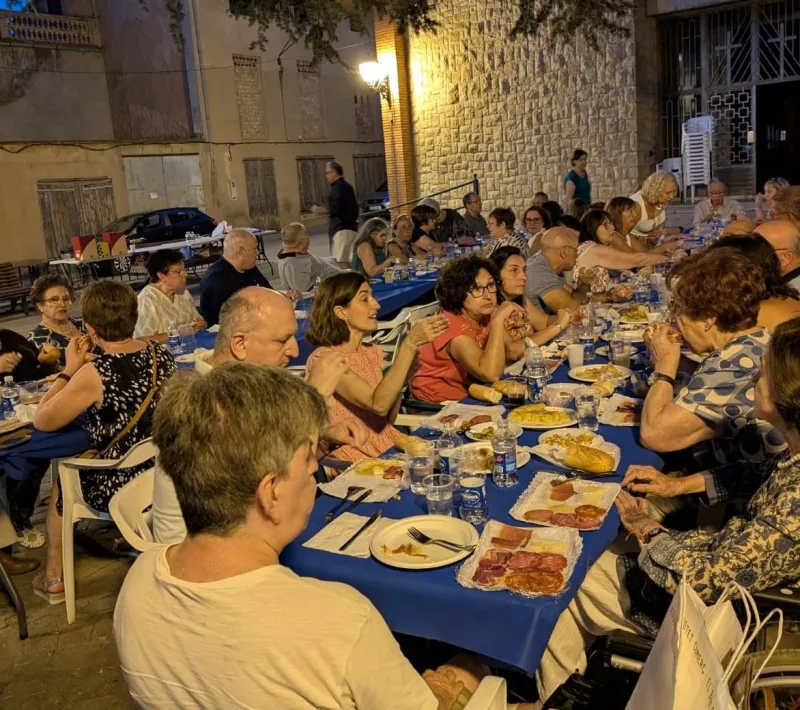 cena solidaria en Requena San Antonio de Requena a favor de Manos Unidas