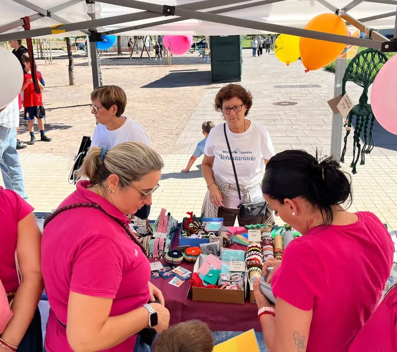 Mercadillo solidario en Alfara del Patriarca de Manos Unidas