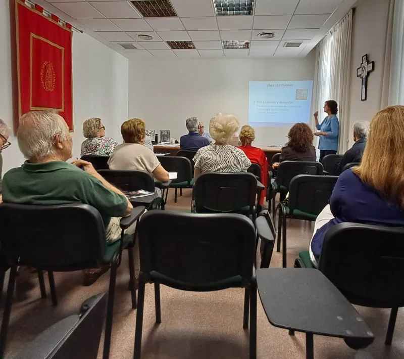 Taller de parroquias en Manos Unidas Valencia