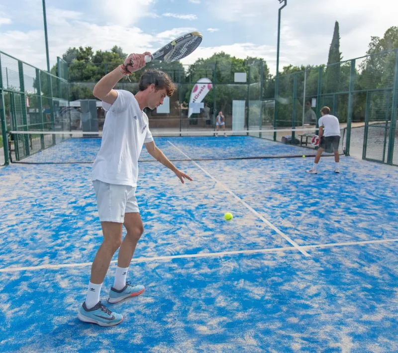 Participantes jugando