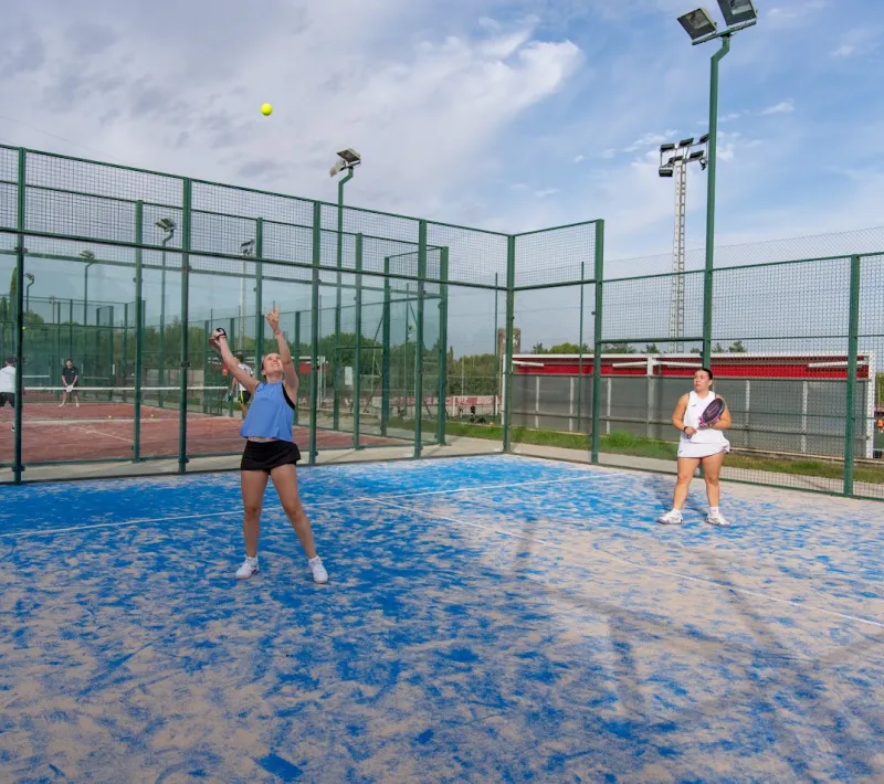 Participantes jugando