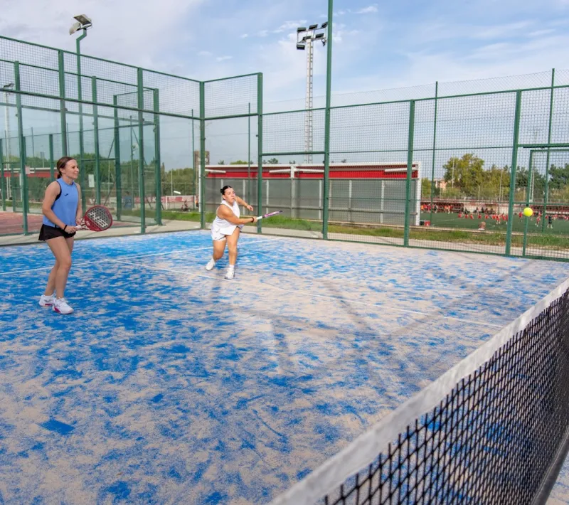 Participantes jugando