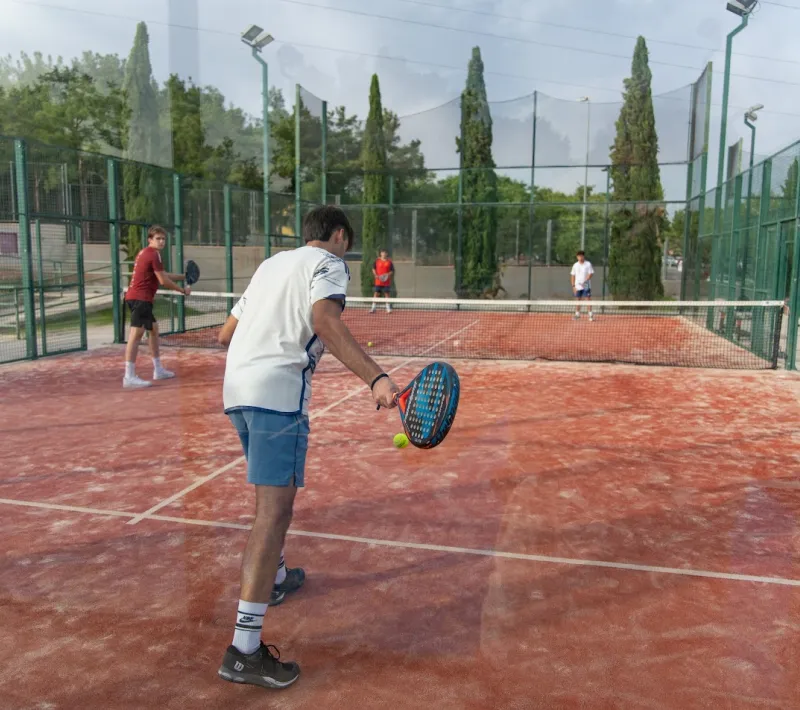Participantes jugando