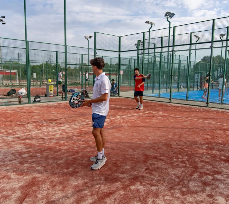 Participantes jugando