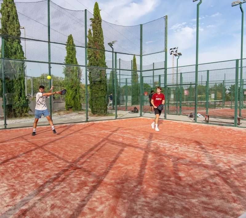 Participantes jugando