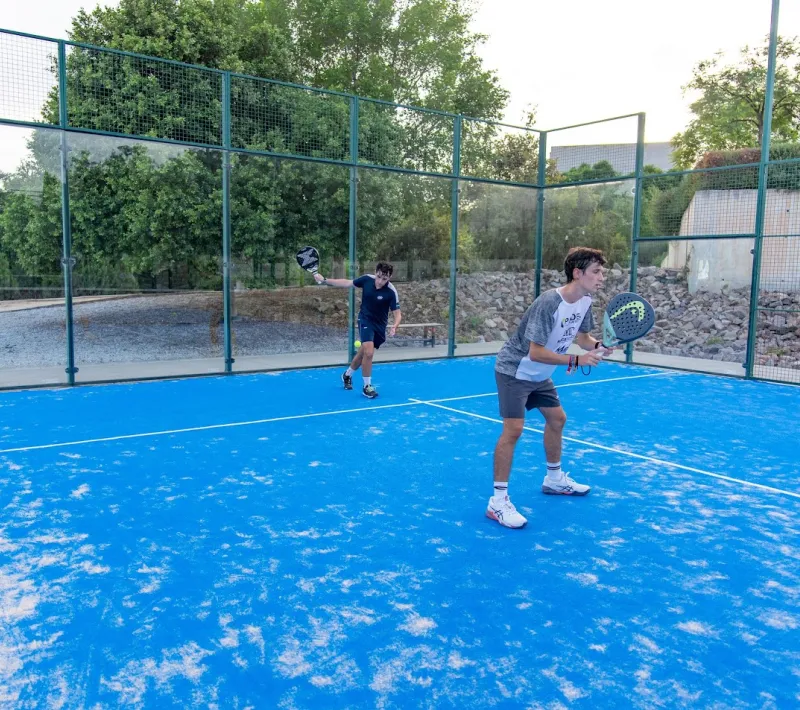 Participantes jugando