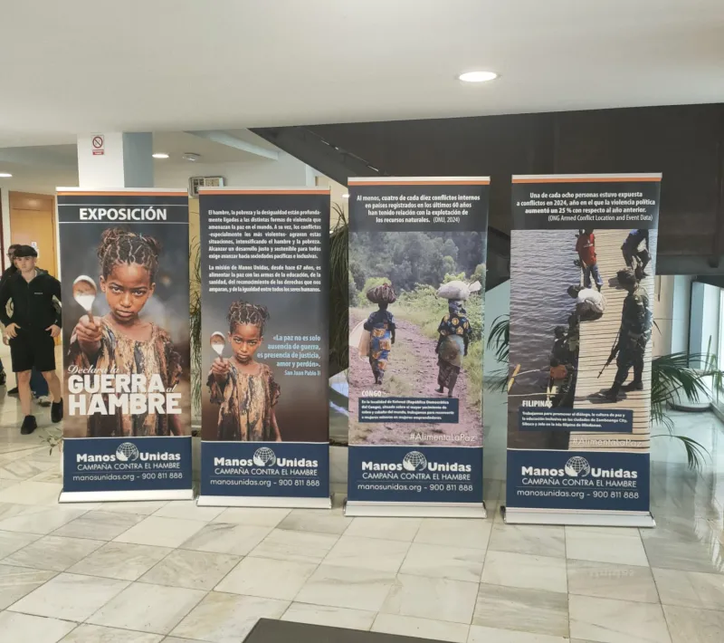 Exposición de Manos Unidas en la Universidad.