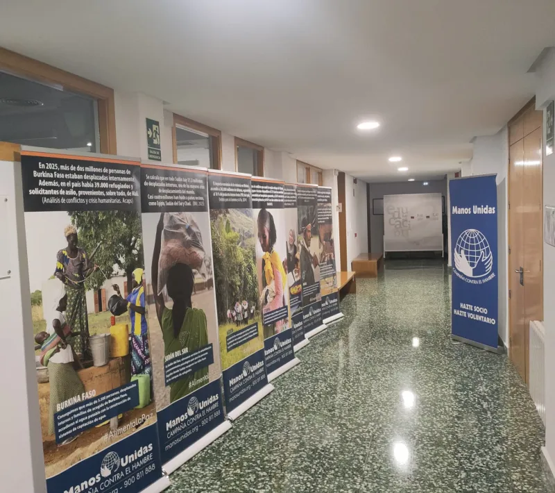 Exposición de Manos Unidas en la Universidad.