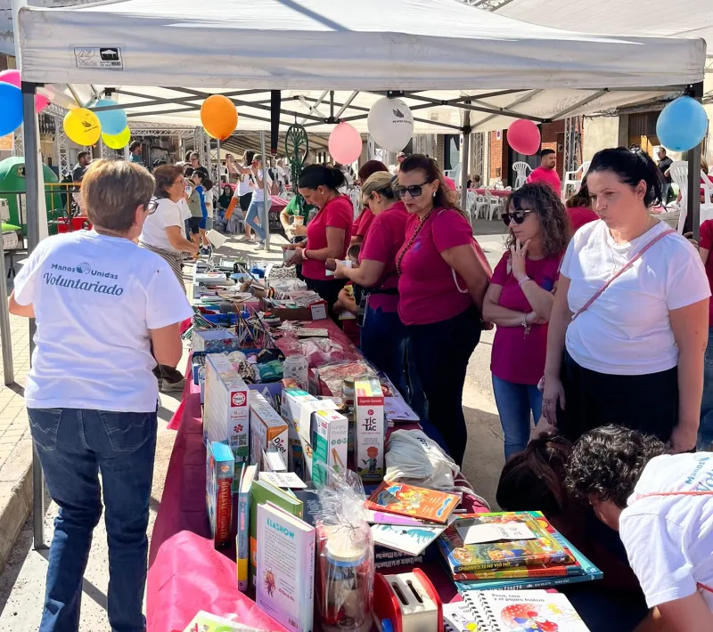 Mercadillo solidario en Alfara del Patriarca de Manos Unidas