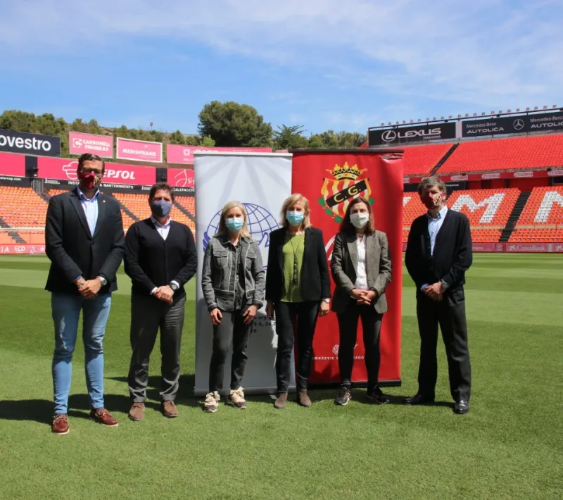 El Club Gimnàstic de Tarragona firma un convenio de colaboración con Manos Unidas