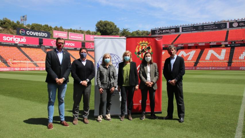 El Club Gimnàstic de Tarragona firma un convenio de colaboración con Manos Unidas