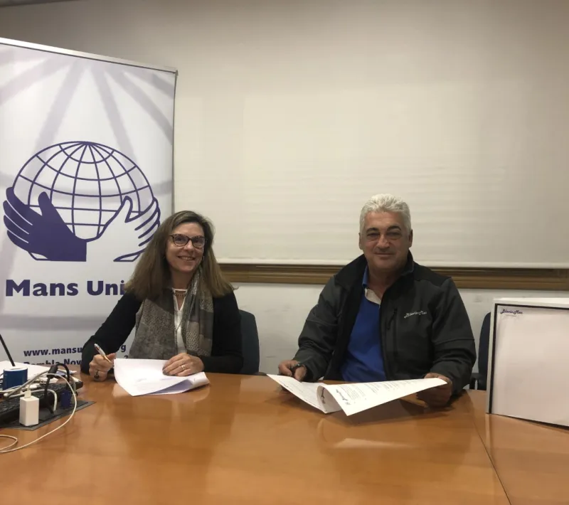 Firma convenio de colaboración de Blavis Mec 2014, SL con Mans Unides
