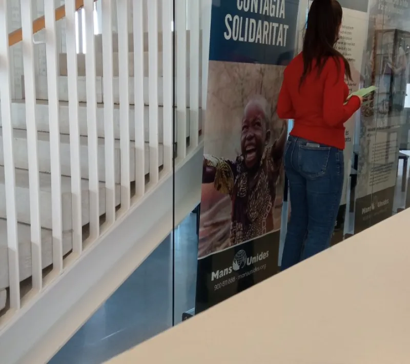Los alumnos interesados en la exposición