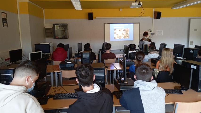 Charla sobre los derechos de la mujer y equidad