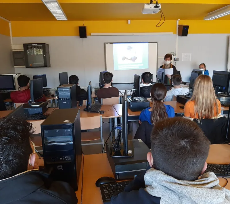Charla sobre los derechos de la mujer y equidad