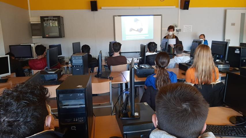 Charla sobre los derechos de la mujer y equidad
