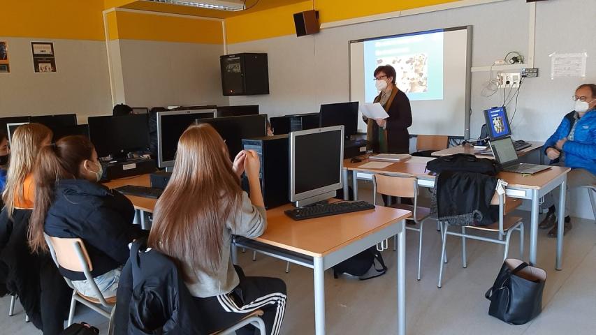 Charla sobre los derechos de la mujer y equidad
