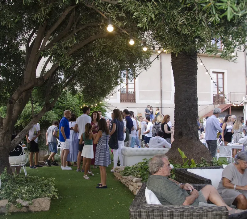 "Vinet Solidari" en los jardines de la Casa Miret de Tarragona
