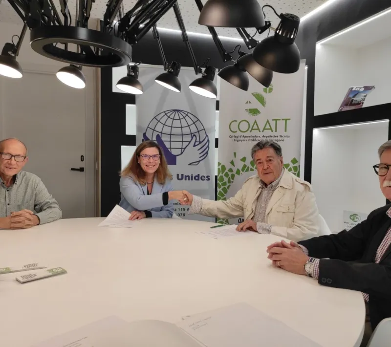 Firma Convenio de Colaboración de COAATT con Manos Unidas