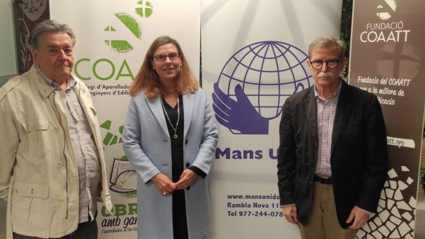 Firma Convenio de Colaboración de COAATT con Manos Unidas