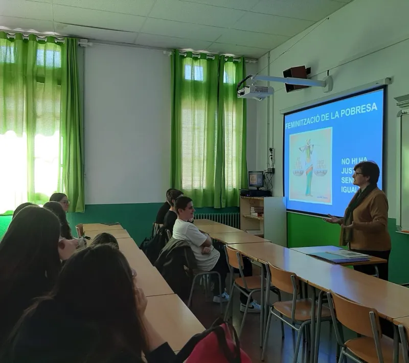 Charla "La feminización de la pobreza"
