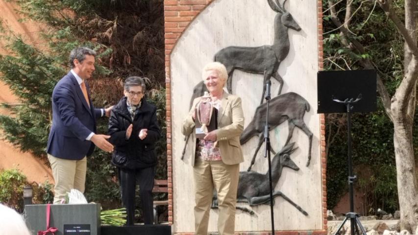 El Ayuntamiento del Vendrell distingue a Maria Ramon Caballé con el premio Teresina Martorell