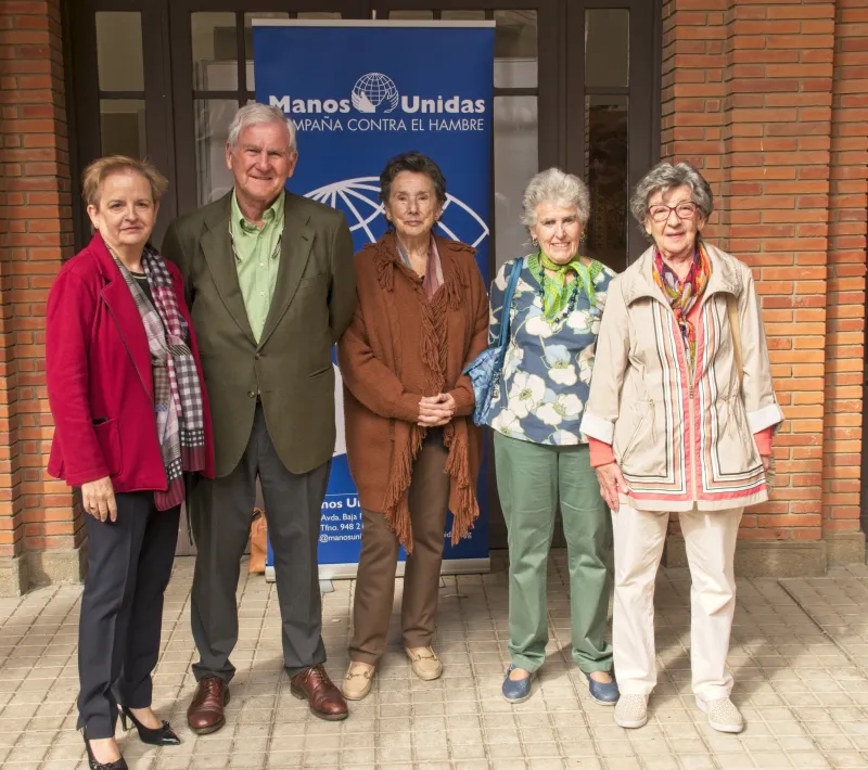 Cinco delegados de Manos Unidas Pamplona: Mayte Fortún, Joasé Javier Castiella, Elena Martinicorena, Asunción Orbe y Charo Loperena