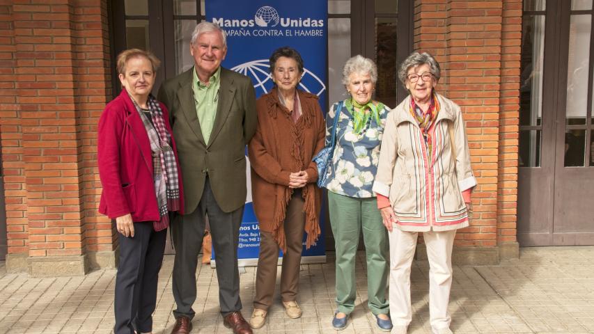 Cinco delegados de Manos Unidas Pamplona: Mayte Fortún, Joasé Javier Castiella, Elena Martinicorena, Asunción Orbe y Charo Loperena