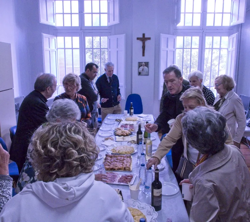 Aperitivo en la sede de la delegación de Pamplona de Manos Unidas