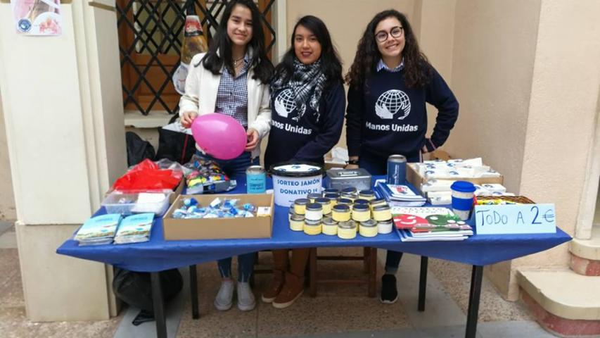 Voluntarios de Manos Unidas trabajando en actividades de la Organización. Foto: Manos Unidas