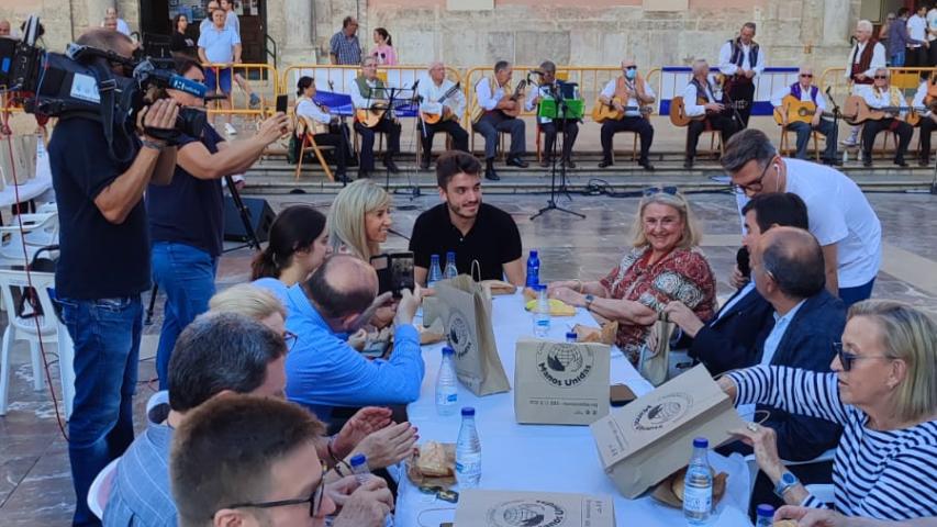 Asistentes a la Cena del Hambre de Manos Unidas Valencia.