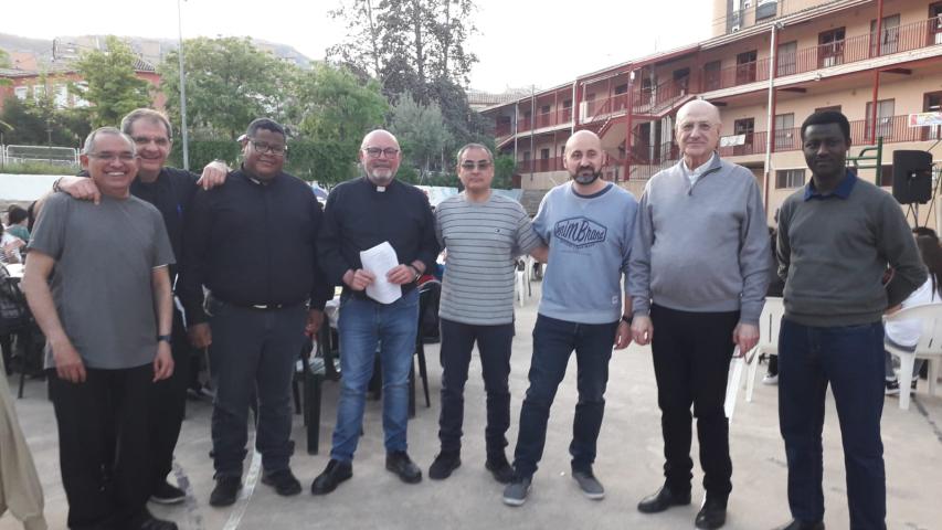 Sacerdotes asistentes a la Cena del hambre de Manos Unidas Valencia de la comarcal de Alcoi.