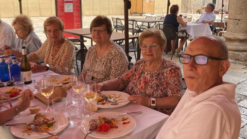 Almuerzo equipo voluntarios y voluntarias de Tarragona